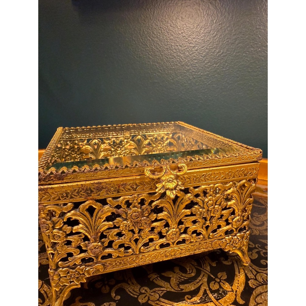Vintage Gold Filigree Jewelry Casket with Glass Lid & Velvet Interior - Picture 10 of 17